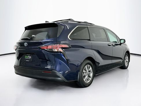 Used 2021 Toyota Sienna XLE AWD/4WD image 9