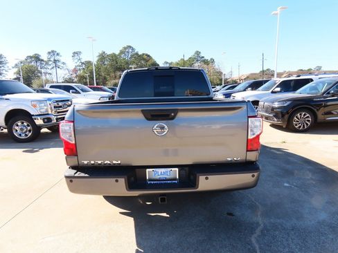 Used 2017 Nissan Titan SV image 13