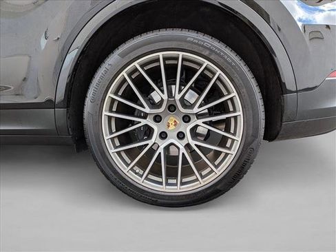 Used 2023 Porsche Cayenne Platinum Edition AWD/4WD image 23