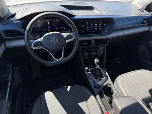 Used 2024 Volkswagen Taos SE image 15