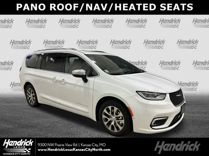 Used 2023 Chrysler Pacifica Pinnacle