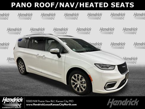Used 2023 Chrysler Pacifica Pinnacle image 1