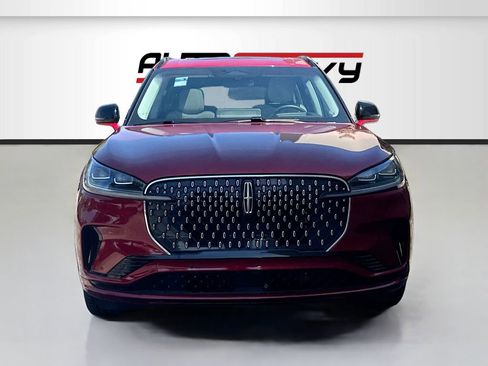 Used 2025 Lincoln Aviator Reserve w/ Equipment Group 201A image 2