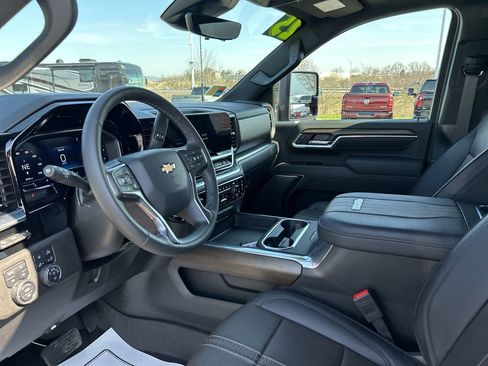 Used 2025 Chevrolet Silverado 3500 High Country w/ High Country Premium Package image 25