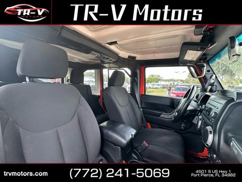 Used 2015 Jeep Wrangler Unlimited Sport w/ Connectivity Group AWD/4WD image 13