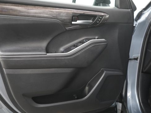 Used 2021 Toyota Highlander Platinum AWD/4WD image 19