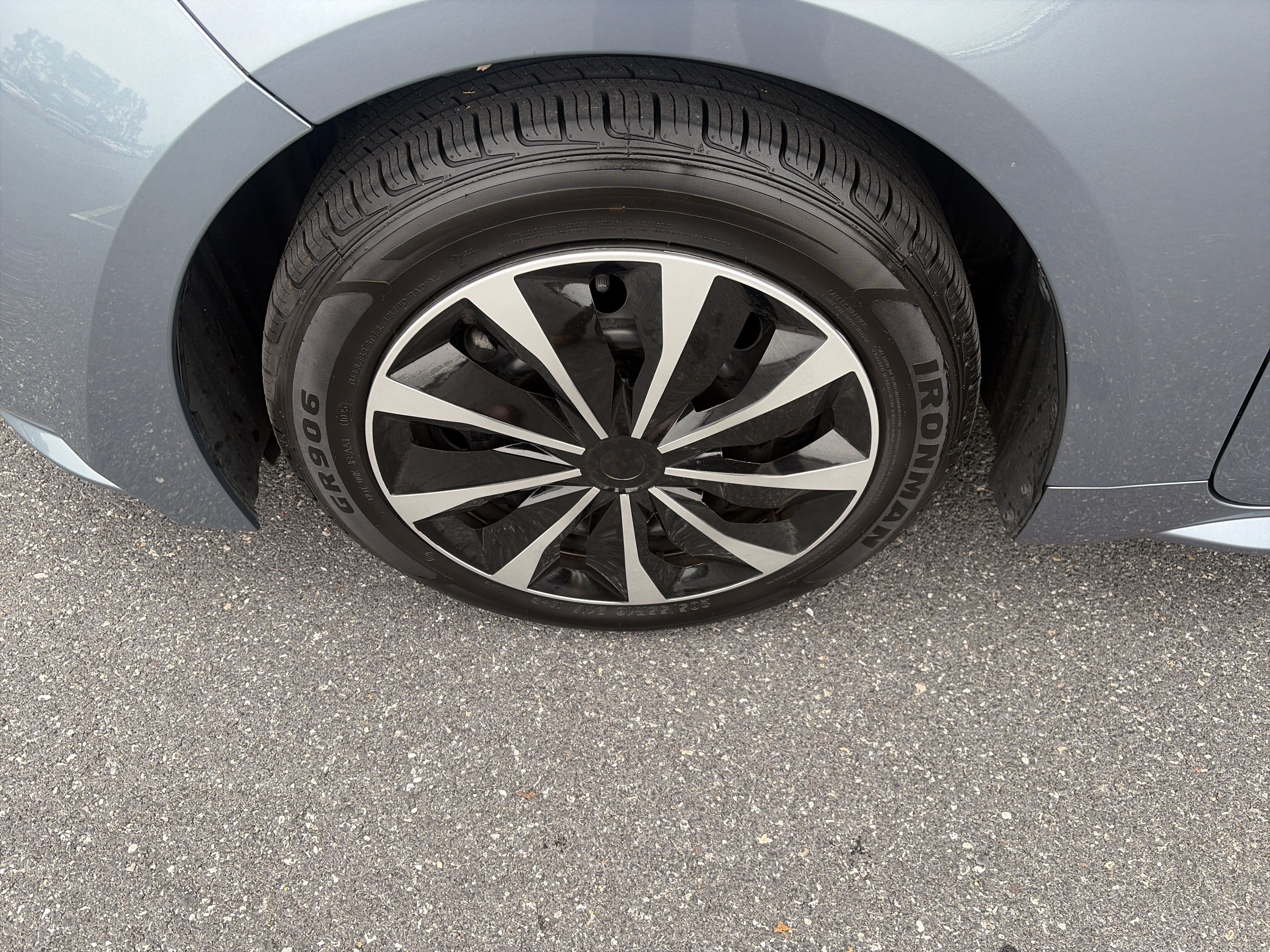 Used 2024 Toyota Corolla LE FWD image 9