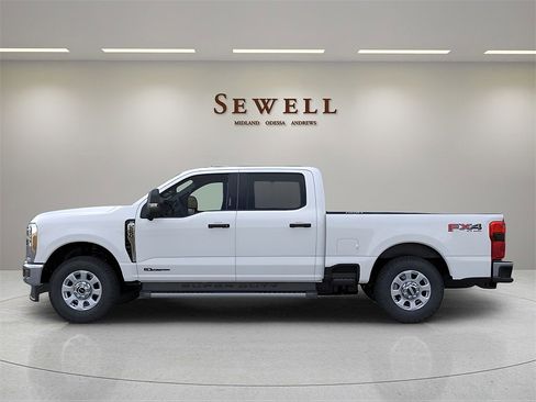 New 2025 Ford F250 XLT w/ FX4 Off-Road Package image 2