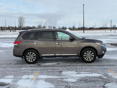 Used 2014 Nissan Pathfinder SL w/ SL Premium Package image 2