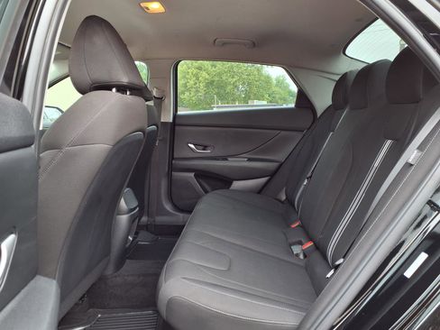 Used 2025 Hyundai Elantra Hybrid FWD image 14