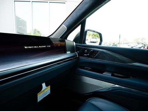 Used 2025 Cadillac Escalade IQ Luxury 2 w/ LPO, Premium Carpet Package AWD/4WD image 42