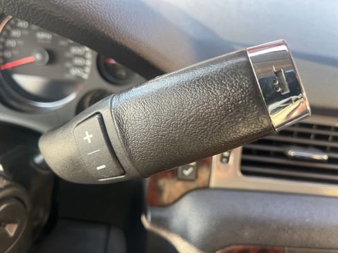 Used 2010 GMC Yukon Denali image 31