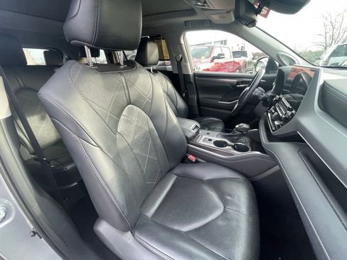 Used 2021 Toyota Highlander Platinum image 29
