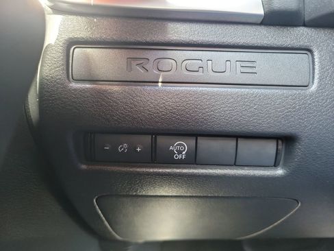 Used 2024 Nissan Rogue S image 23