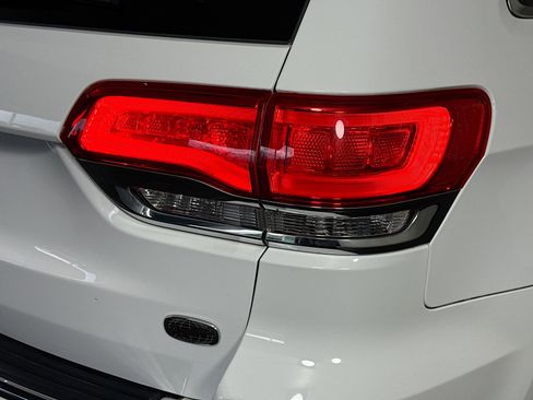 Used 2018 Jeep Grand Cherokee Overland image 34