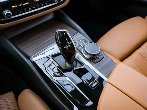 Used 2021 BMW 540i w/ Convenience Package image 9