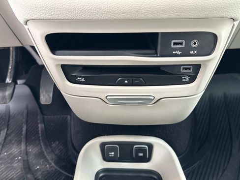 Used 2020 Chrysler Pacifica Limited w/ Advanced Safetytec Group image 26