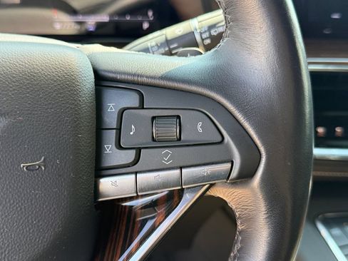 Used 2024 Cadillac Escalade ESV Premium Luxury AWD/4WD image 18