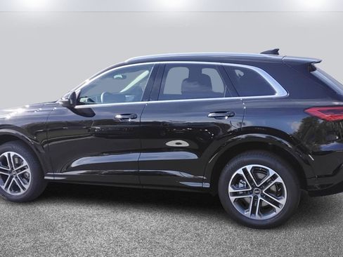 Used 2025 Audi Q5 Premium w/ Convenience Package image 6