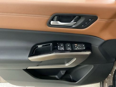 Used 2024 Nissan Pathfinder Platinum w/ Cargo Package image 11