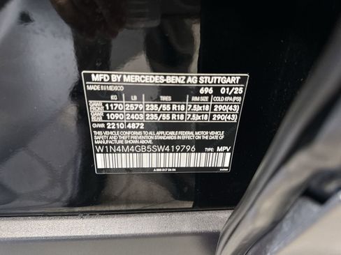 Used 2025 Mercedes-Benz GLB 250 image 42