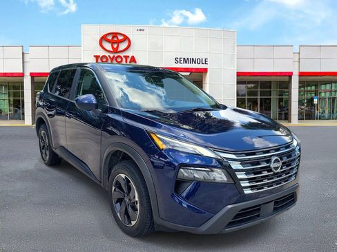 Used 2025 Nissan Rogue SV FWD image 2
