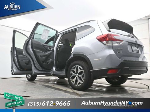 Used 2023 Subaru Forester Premium AWD/4WD image 32