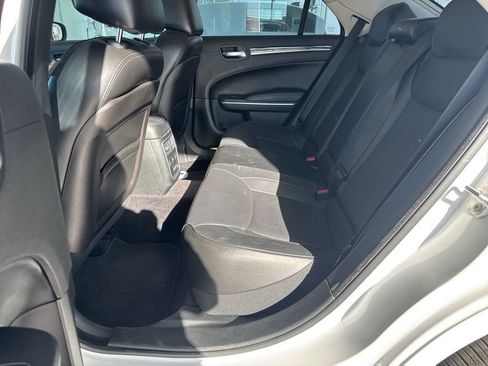 Used 2018 Chrysler 300 Limited image 8