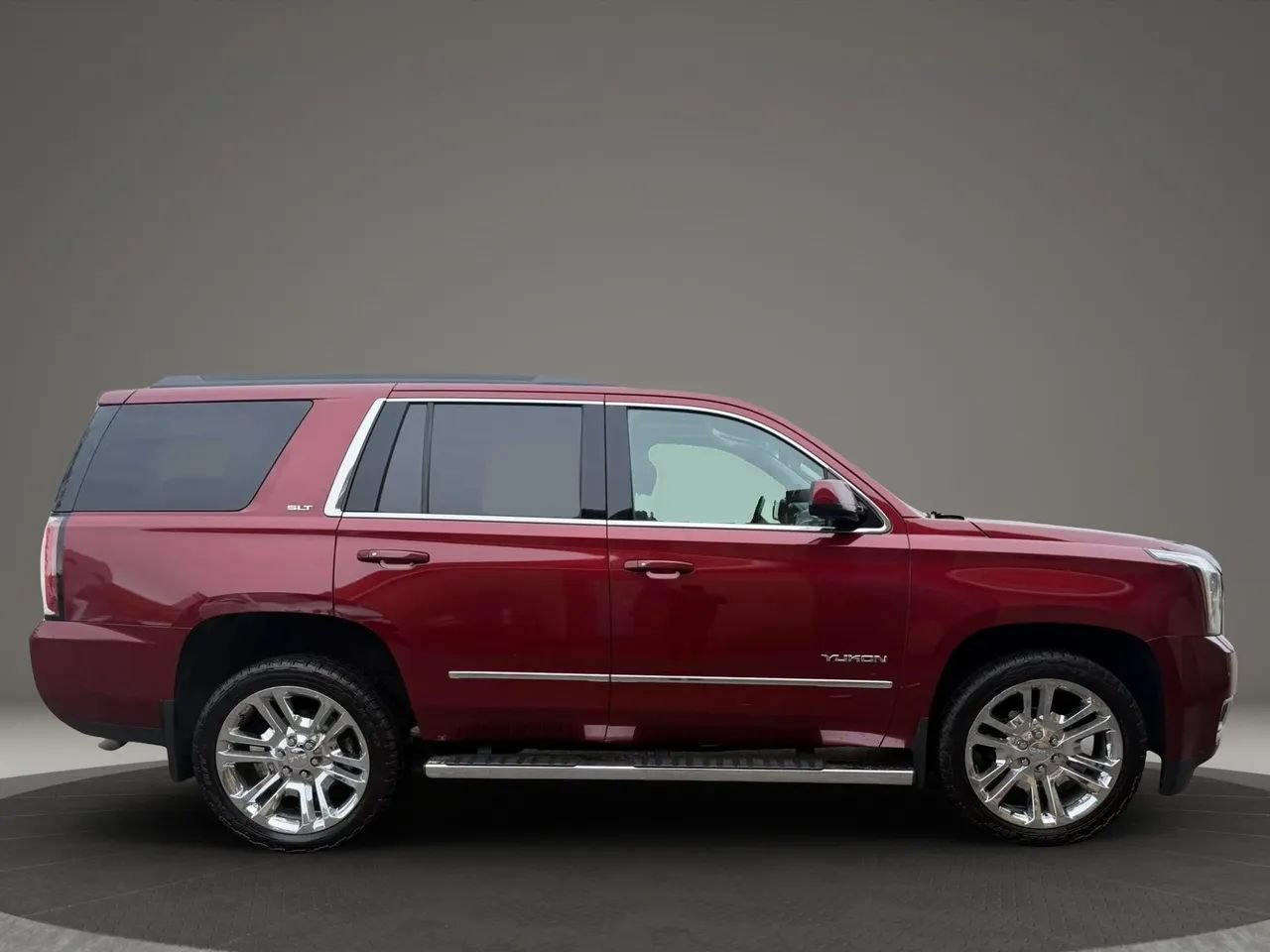 Used 2017 GMC Yukon SLT w/ Premium Edition AWD/4WD image 4