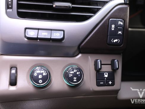 Used 2016 Chevrolet Suburban LTZ image 17