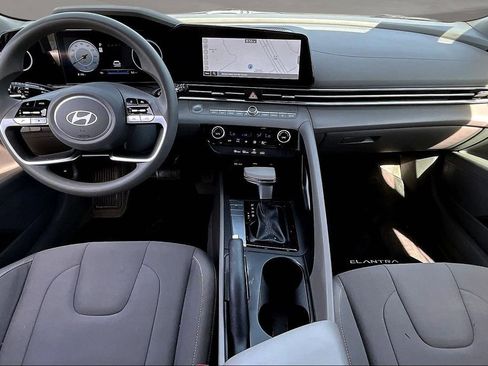 Used 2024 Hyundai Elantra SEL FWD image 7