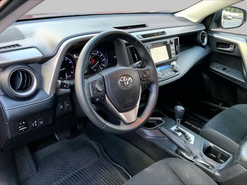 Used 2018 Toyota RAV4 XLE AWD/4WD image 17