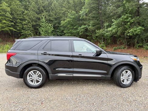 Used 2024 Ford Explorer XLT w/ Equipment Group 202A AWD/4WD image 21