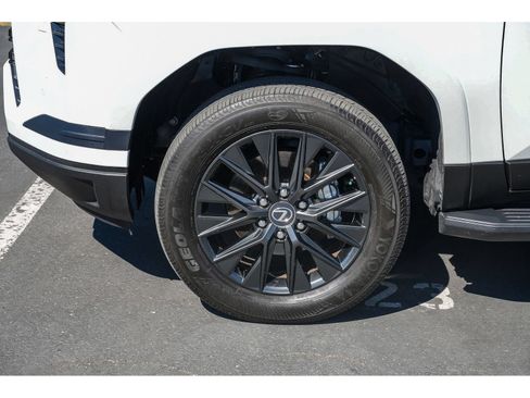 Used 2024 Lexus GX 550 w/ Cold Area Package AWD/4WD image 9