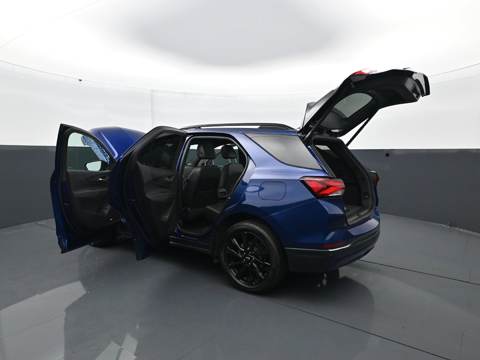 Used 2022 Chevrolet Equinox RS w/ RS Leather Package AWD/4WD image 32