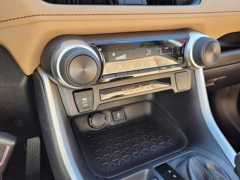 Certified 2022 Toyota RAV4 LE image 27