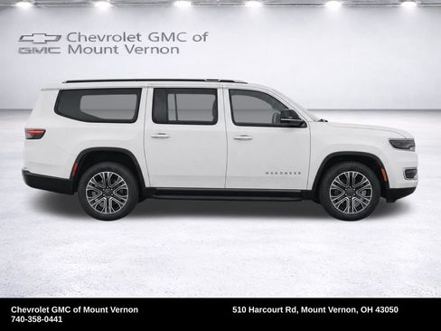 Used 2024 Jeep Wagoneer L Series II w/ Flexible Seating Group AWD/4WD image 9