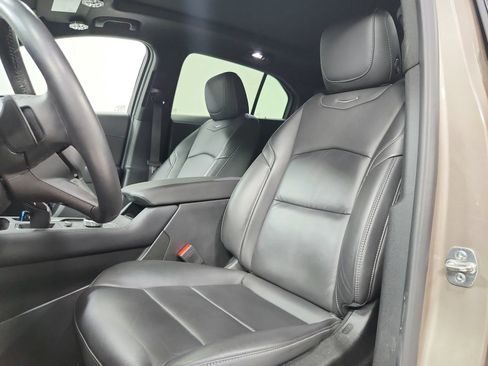 Used 2024 Cadillac XT4 Luxury w/ Cold Weather Package FWD image 15