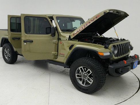 Used 2025 Jeep Gladiator Mojave AWD/4WD image 9