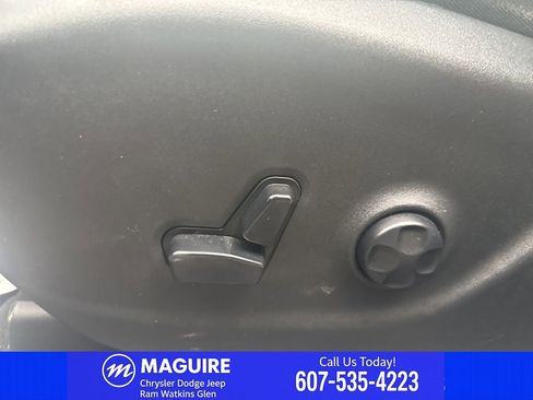 Used 2019 Jeep Cherokee Limited AWD/4WD image 19
