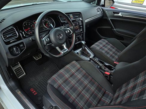Used 2018 Volkswagen GTI S image 9