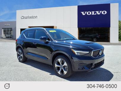New 2025 Volvo XC40 B5 Core w/ Climate Package
