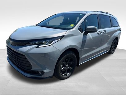 Used 2025 Toyota Sienna XLE Woodland Edition