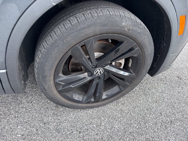 Certified 2023 Volkswagen Tiguan SE R-Line AWD/4WD image 11