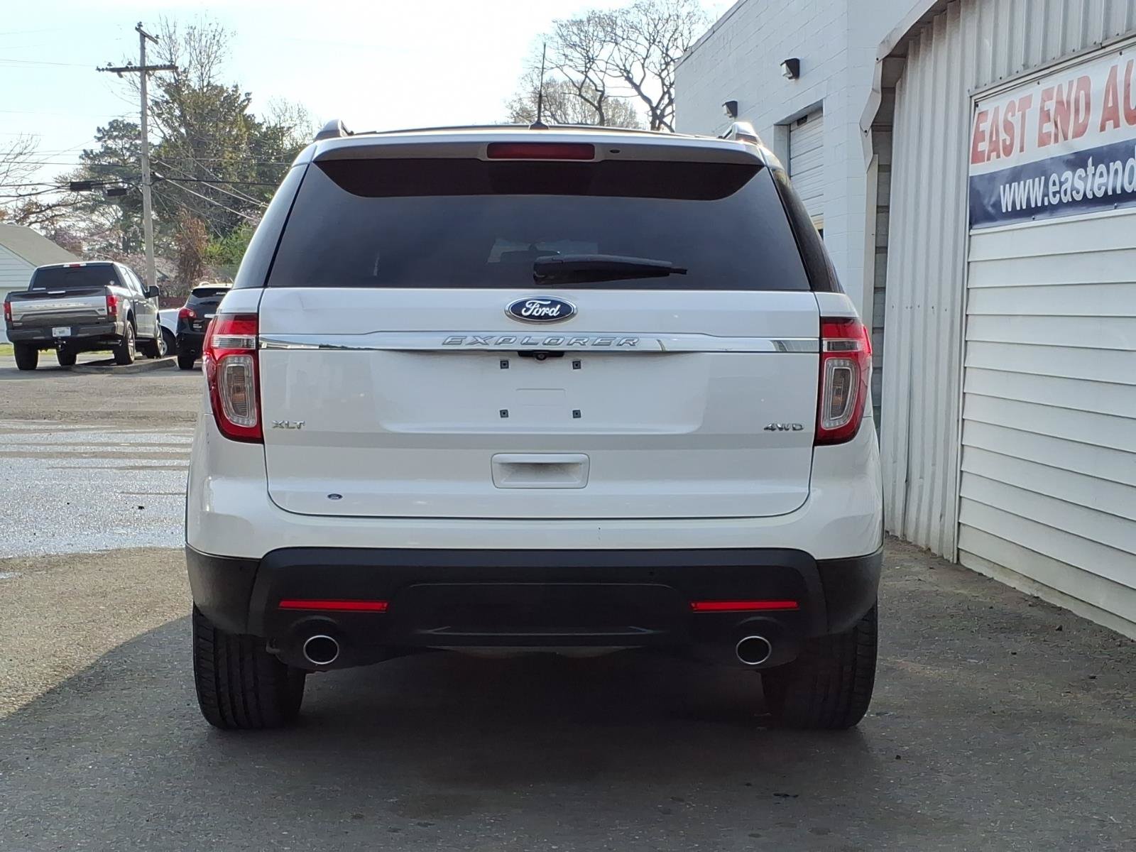 Used 2014 Ford Explorer XLT w/ Equipment Group 202A AWD/4WD image 3