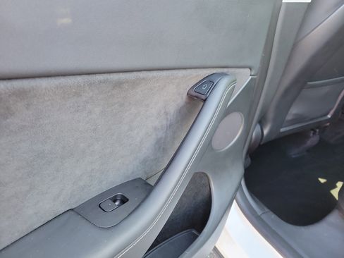 Used 2022 Tesla Model Y Performance image 13