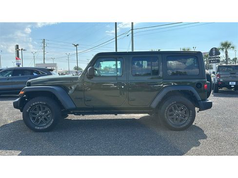 Used 2024 Jeep Wrangler Unlimited Sport AWD/4WD image 2