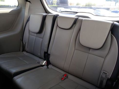 Used 2017 Kia Sedona LX w/ LX Essentials Premium Package image 25