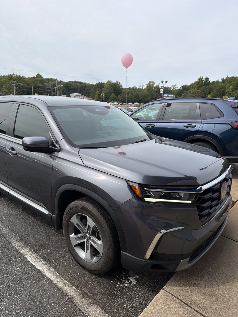 Used 2025 Honda Pilot EX-L image 3