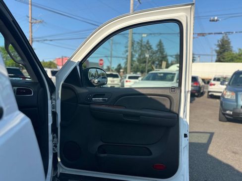 Used 2007 GMC Yukon SLT w/ SLT Preferred Equipment Group RWD image 26